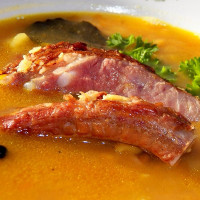 Как приготовить гороховый суп с копчеными ребрышками