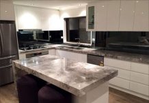 Мраморная столешница для кухни: вписывается в любой интерьер, как в классический, так и в современный