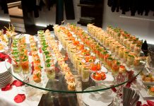 Как организовать фуршет на работе?