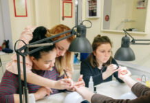 Что изучают на курсах маникюра ?