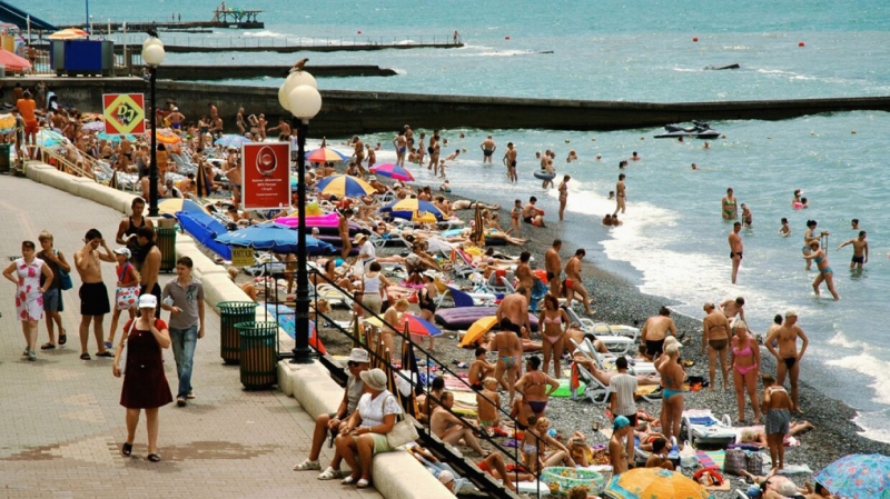Более 80% россиян не ездили в отпуск этим летом