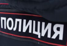 Мужчину со свертком наркотика остановили полицейские на улице в Миассе