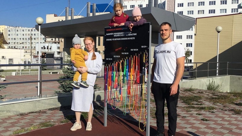В Челябинске появился второй стенд со скакалками