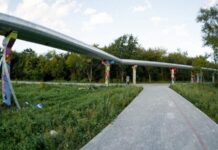 В «Плодушке» райтеры украсили опоры теплотрассы