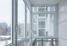 Преимущества теплого остекления балкона