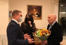 Алексей и Ирина Текслер поздравили с юбилеем главного режиссёра театра драмы Александра Зыкова