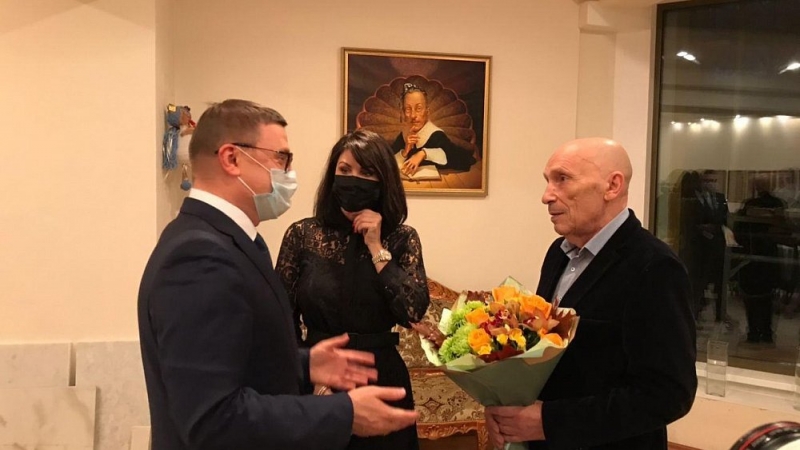 Алексей и Ирина Текслер поздравили с юбилеем главного режиссёра театра драмы Александра Зыкова