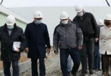 Алексей Текслер посетил строительную площадку инфекционной больницы