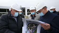 Алексей Текслер посетил строительную площадку инфекционной больницы