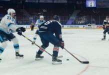 «Металлург» потерпел второе домашнее поражение подряд