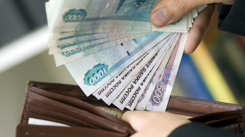 Названы средние зарплаты в Челябинске и Магнитогорске