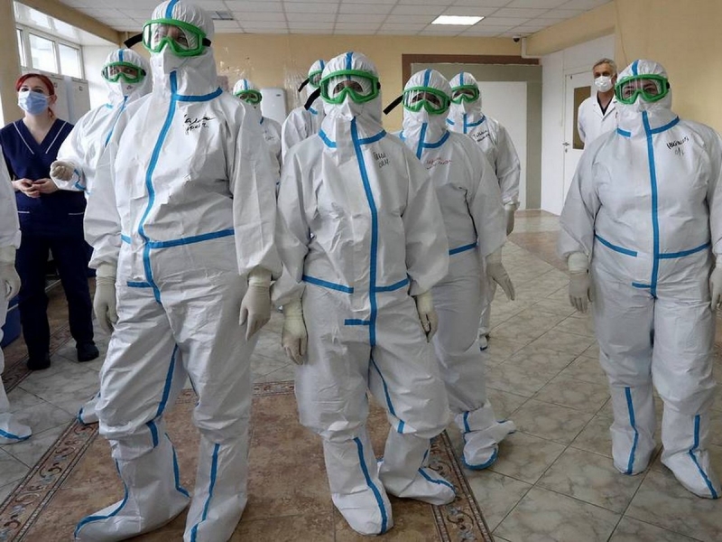 Российским врачам запретили комментировать новости о коронавируса