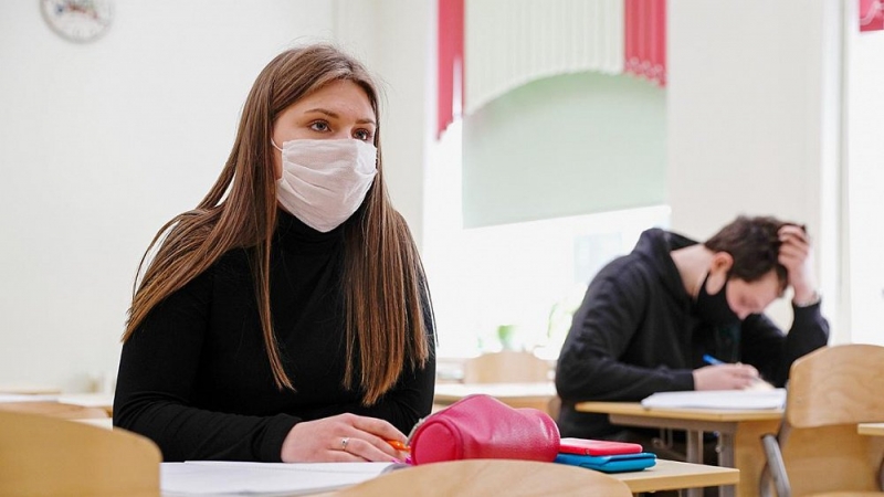 Семь школьников заразились коронавирусом в Челябинской области