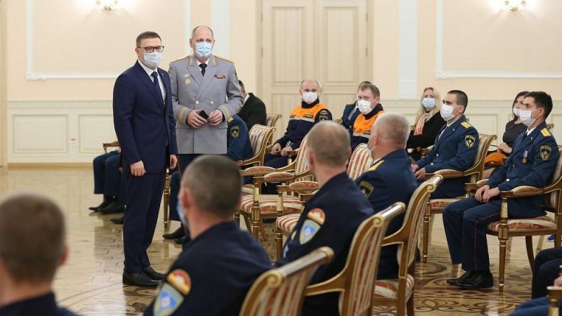 Сотрудников МЧС наградили за ликвидацию последствий взрыва в Магнитогорске