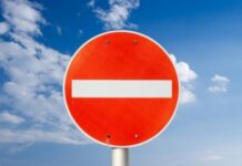 В Челябинске ограничат движение через железнодорожный переезд