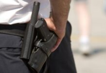 В Златоусте злоумышленники попытались проникнуть в магазин