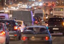 Челябинск встал в пробках из-за снегопада