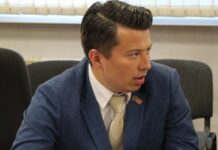 Челябинского депутата застали на закрытой вечеринке