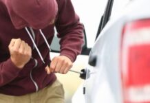 Подозреваемых в угоне авто арестовали коркинские полицейские