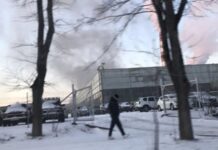 В Челябинске в автоцентре «Сатурн» произошёл пожар