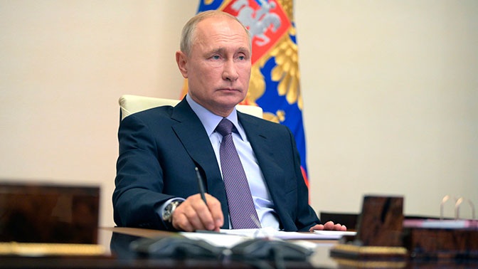Владимир Путин заявил, что падающий курс рубля не является поводом для беспокойства