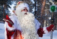 Дед Мороз из Великого Устюга подарил игрушечный домик больной девочке из Челябинска