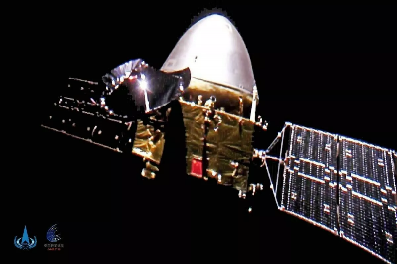Китайский зонд «Чанъэ-5» передал лунный грунт на возвращаемый модуль