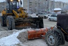 Сегодня в Челябинске убирают снег 164 единицы техники
