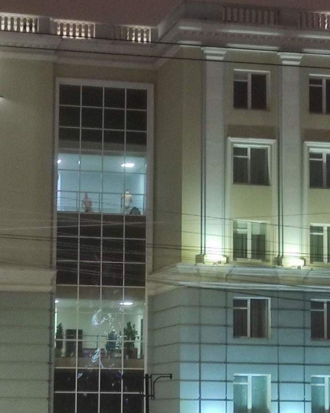 «Спалились знатно»: в окнах здания правительства Удмуртии появились голые мужчины