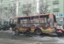 В центре Челябинска загорелась маршрутка