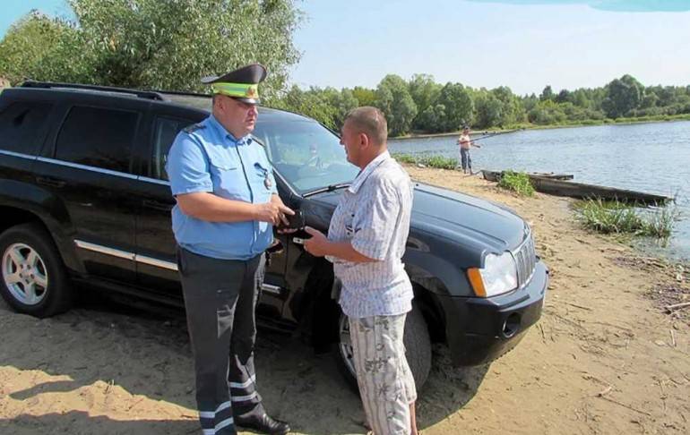 В России вводят штрафы за проезд ближе чем 200 метров от водоема