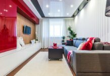 Глянцевый натяжной потолок в интерьере