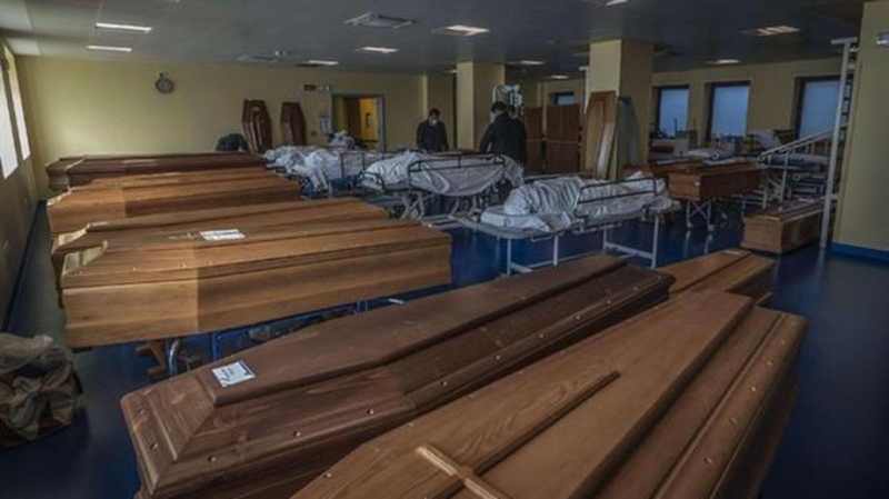 Более 200 гробов оказались в море из-за оползня на кладбище в Италии