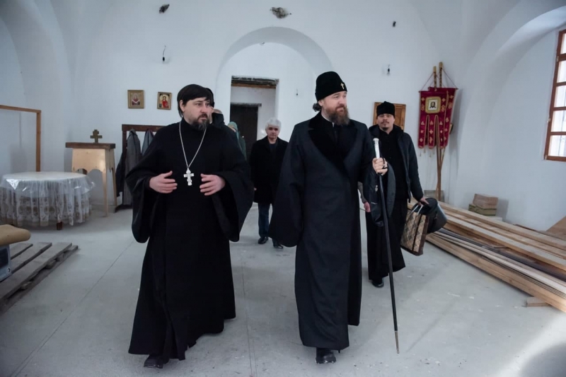 «Одну ограду восстанавливали три года»: митрополит Григорий посетил старинный храм в Большом Куяше