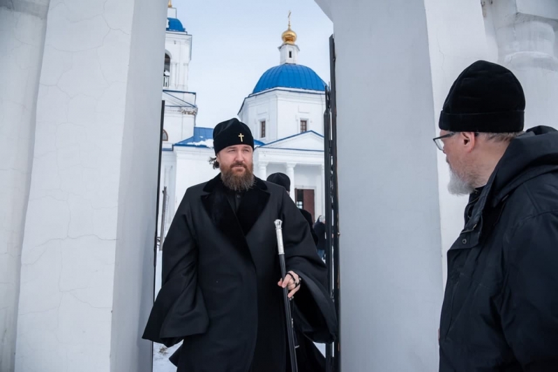 «Одну ограду восстанавливали три года»: митрополит Григорий посетил старинный храм в Большом Куяше