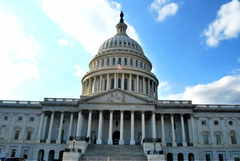 Палата представителей США одобрила стимулирование экономики на $1,9 трлн