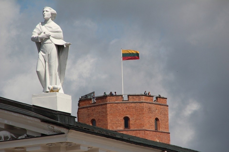 В Литве заявили о необходимости потребовать от России почти триллион долларов