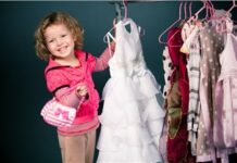 На что нужно обратить внимание при выборе платья для девочек?