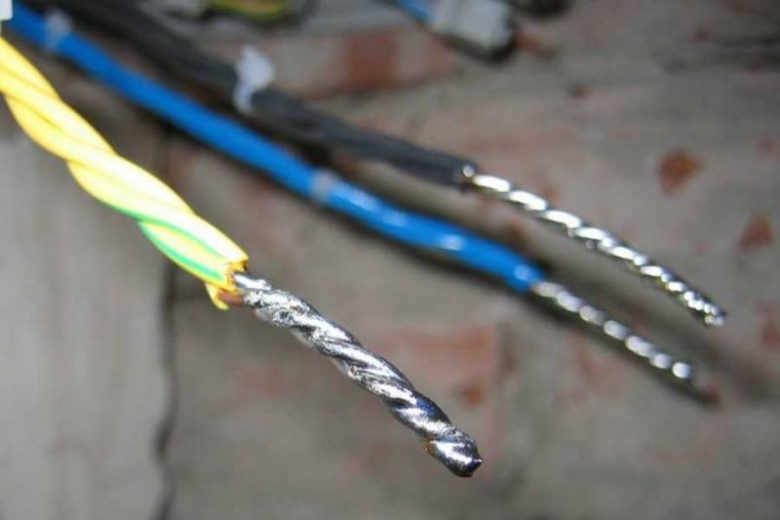 <br />
Как заизолировать электрические провода так, чтобы получить герметичное соединение                