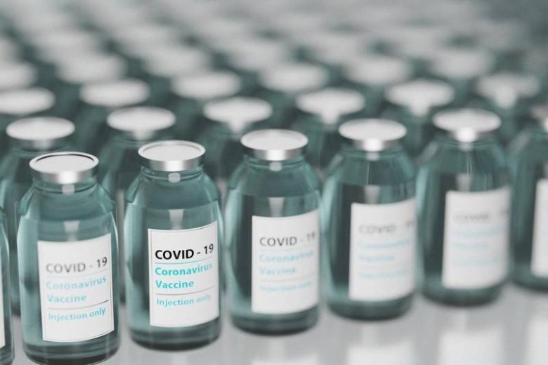 <br />
Охота за пустыми ампулами от вакцин COVID-19, зачем их активно скупают                