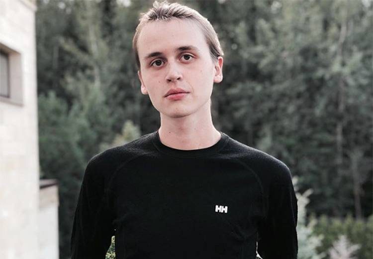 <br />
Сын Анастасии Заворотнюк отказался от своей звездной фамилии в Instagram                