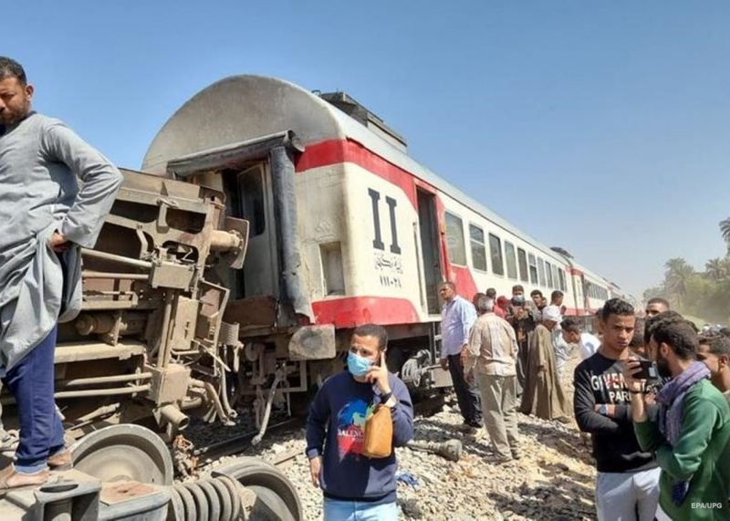 <br />
В Египте столкнулись пассажирские поезда — более 30 погибших: фото и видео                