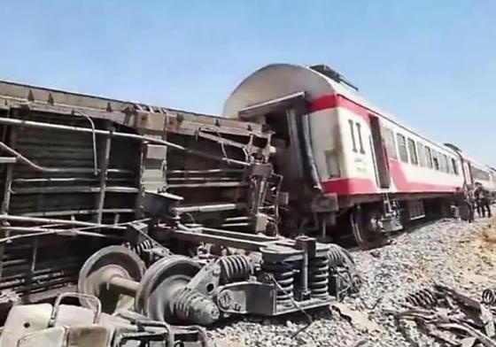 <br />
В Египте столкнулись пассажирские поезда — более 30 погибших: фото и видео                