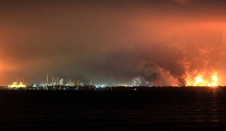 <br />
В Индонезии прогремел мощный взрыв на нефтеперерабатывающем заводе: видео и все подробности                