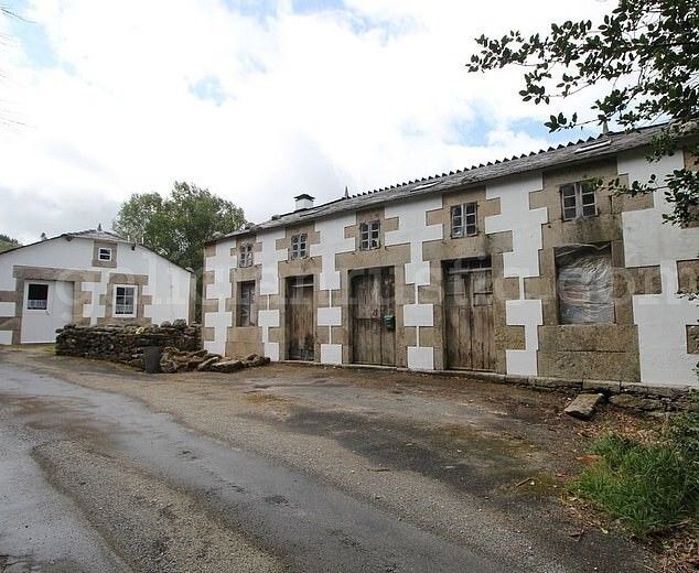 В Испании можно купить деревню по цене московской квартиры