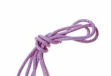 Скакалка: один из основных предметов, используемых в художественной гимнастике