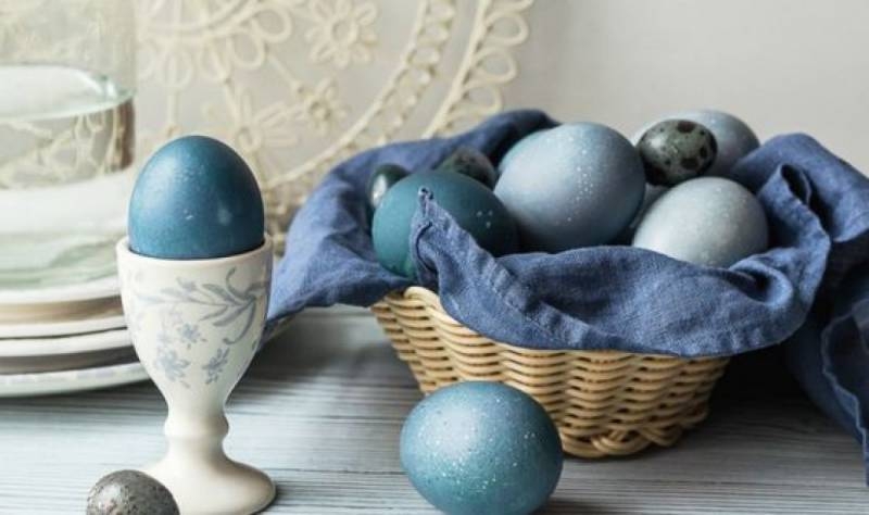 <br />
10 способов окрасить пасхальные яйца при помощи натуральных красителей                