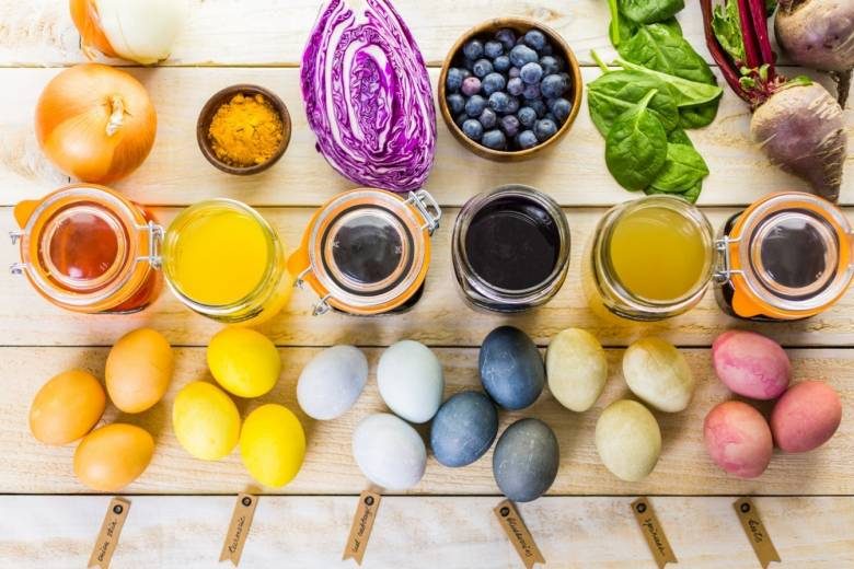 <br />
10 способов окрасить пасхальные яйца при помощи натуральных красителей                
