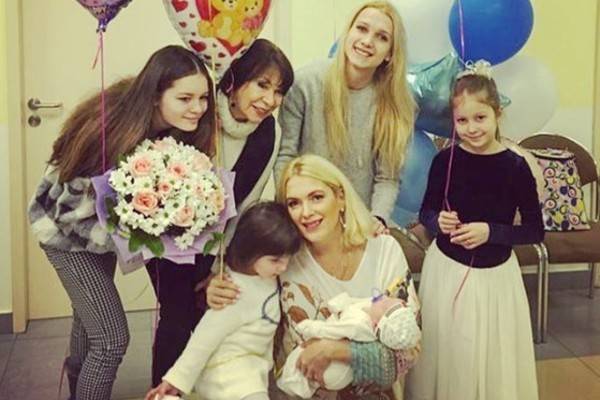 <br />
Актриса Мария Порошина заявила о готовности родить шестого ребенка                