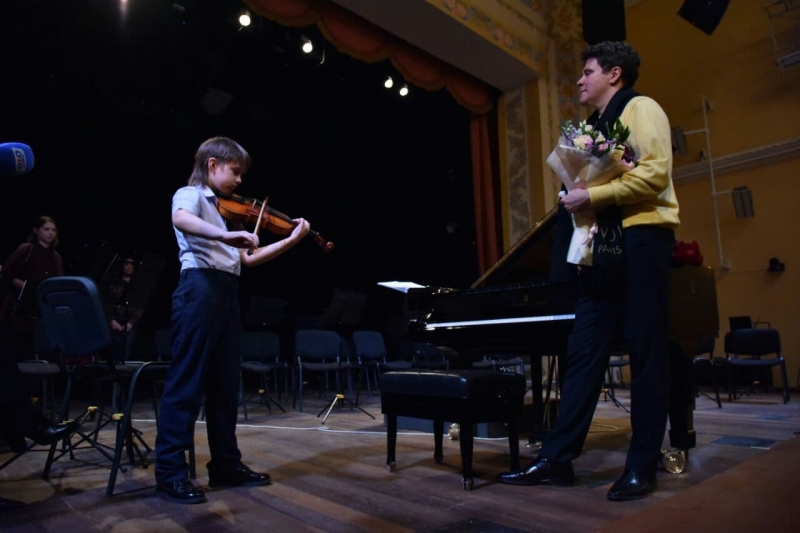Денис Мацуев познакомился с юным челябинским скрипачом и обратился к его соседям